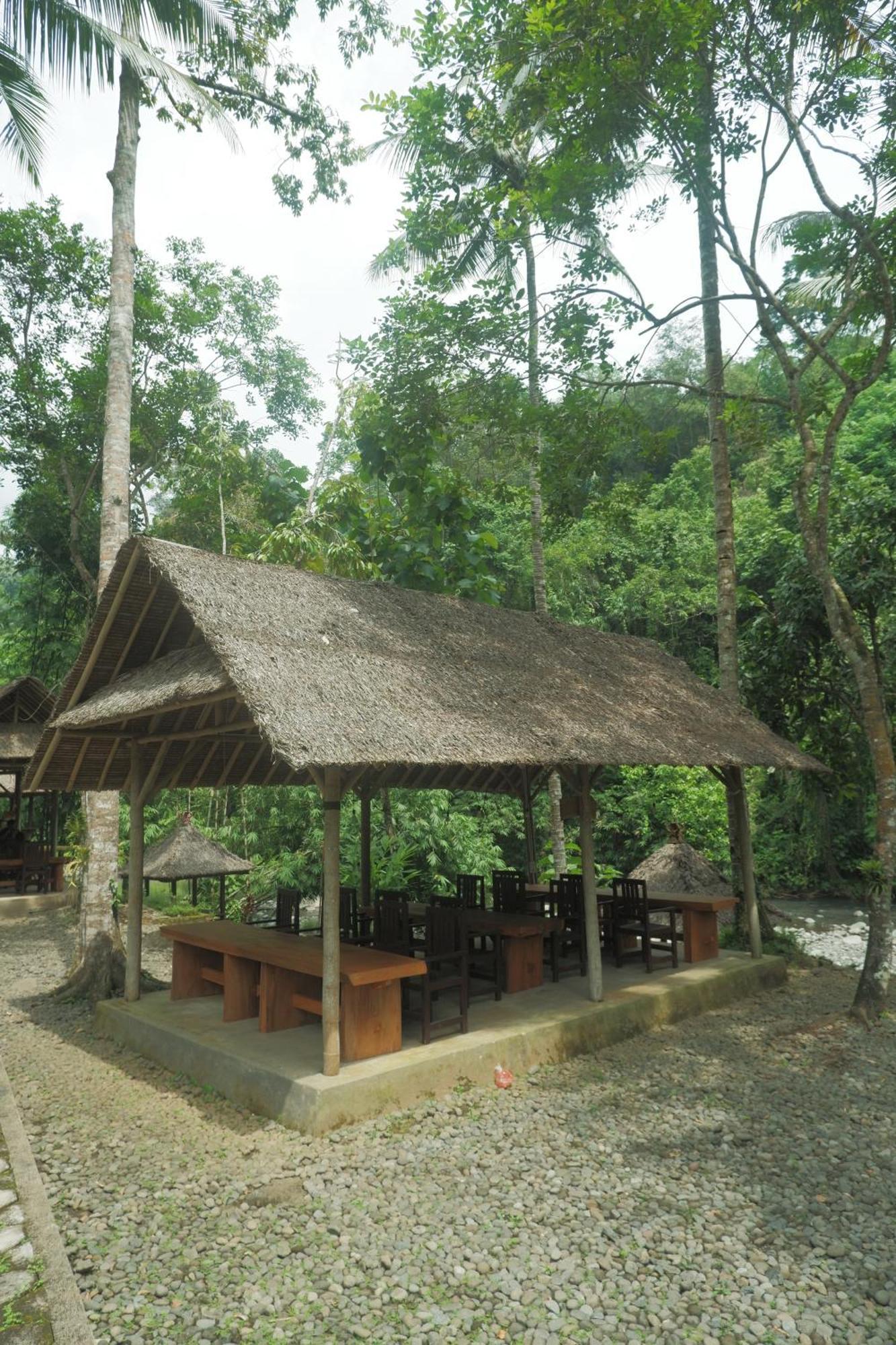 Aum Resort Pulukan Exterior photo
